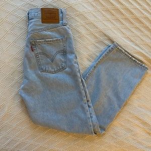 Premium Levi’s Ribcage Straight Ankle Jeans